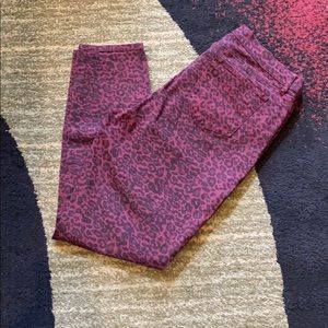 Great skinny jeans in red animal print 🐆